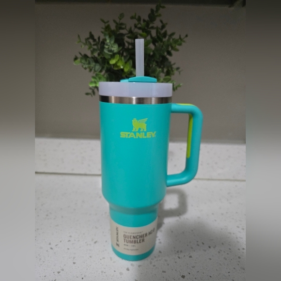 Stanley Aqua Tumbler with Handle - Picture 2 of 10